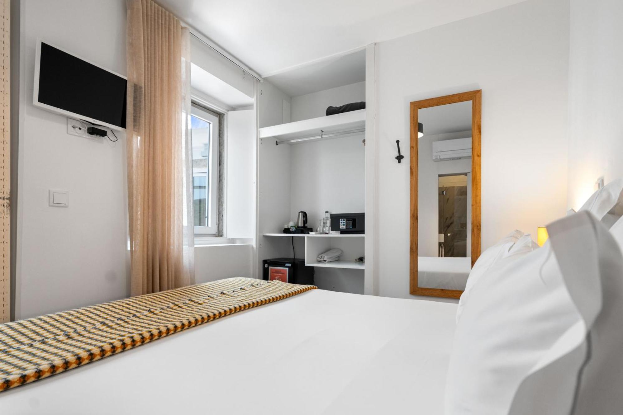 Small Double Room,1697805599:JPEG